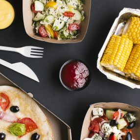 Eldobható tányérok, tálcák