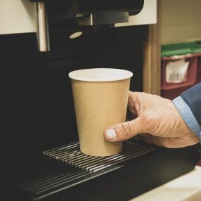 Elviteles kávés pohár